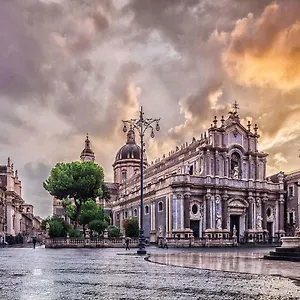 https://monument-home-catania-95121.catania-hotels.net