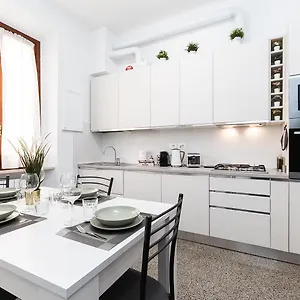 https://200-mt-dal-centro-la-piazzetta.hotelitalianriviera.com