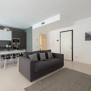  Apartment Porta Nuova Bright And Roomy Flat Italy